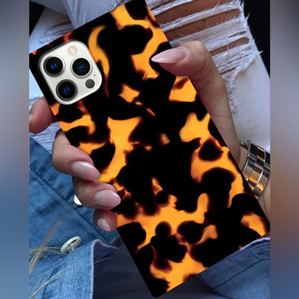 Tortoise Print Square iPhone 13 Flaunt Case